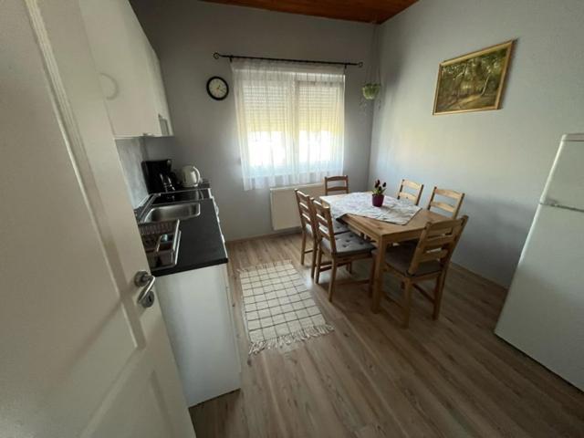 Bedi Apartmanhaz Надьканіжа Екстер'єр фото